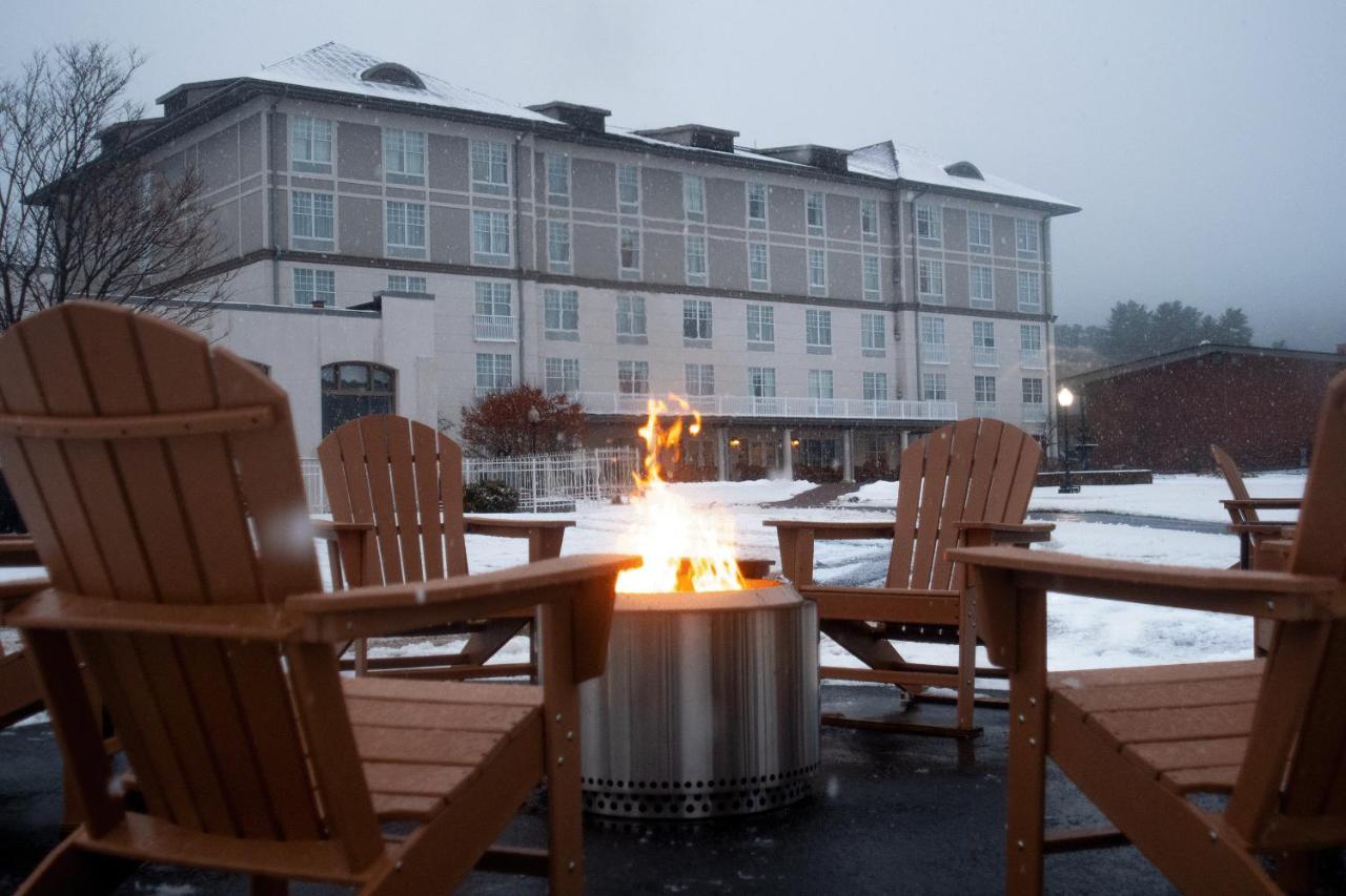 Fort William Henry Hotel Lake George Buitenkant foto